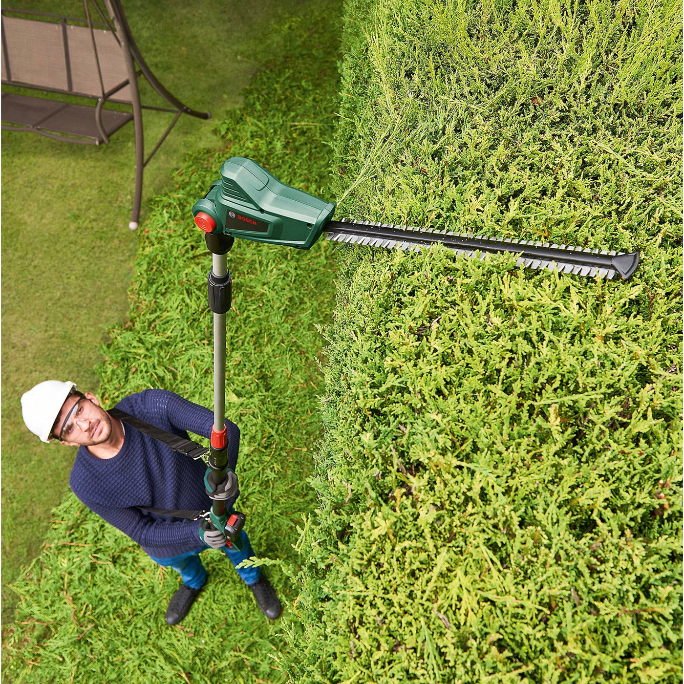 Bosch Cordless Hedge trimmer Universal Hedge Pole 450mm 18V 2.5Ah Li-ion Battery - Image 3