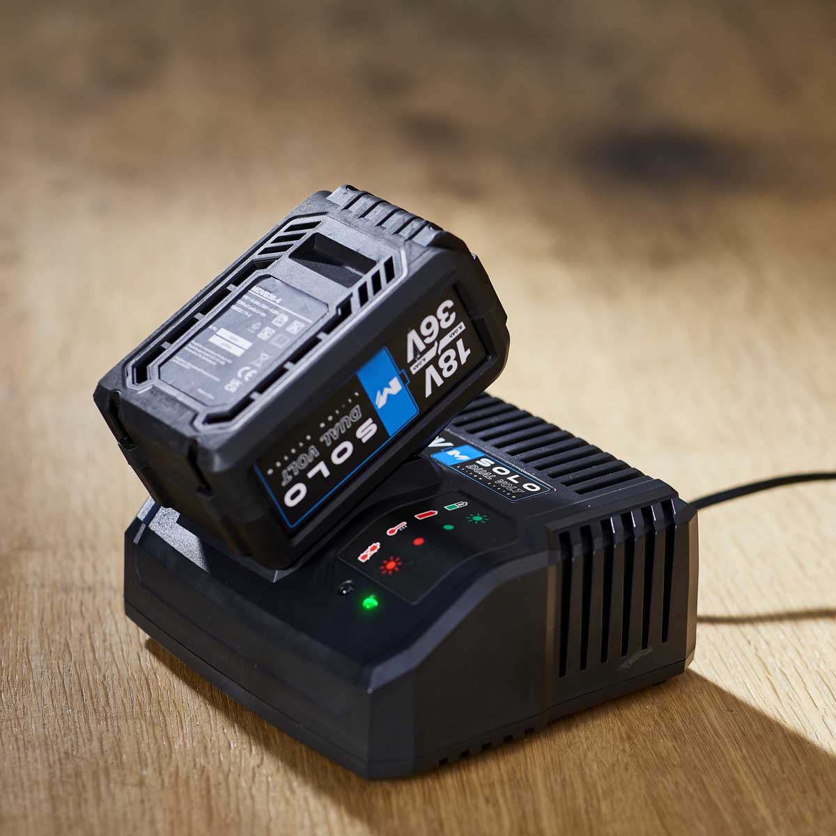 Mac Allister Solo Battery and Charger Set MDVB36-4/MFC36 Fast 36V 1 x 4Ah Li-ion - Image 2