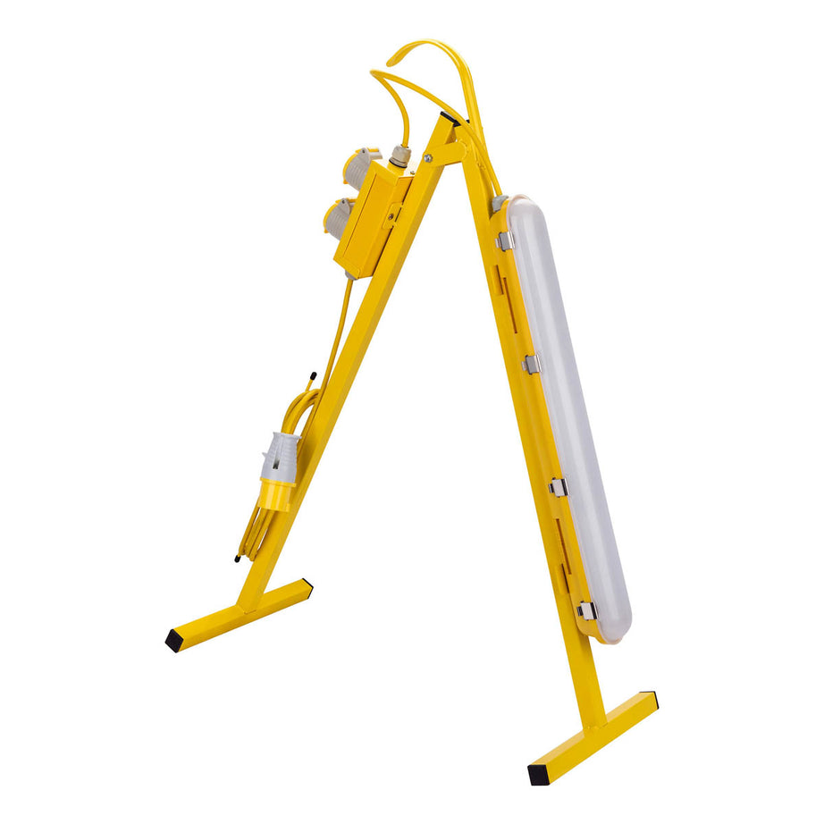 Luceco Plasterers Work Light Tripod Inspection Lamp 110V Foldable Portable 24W - Image 3