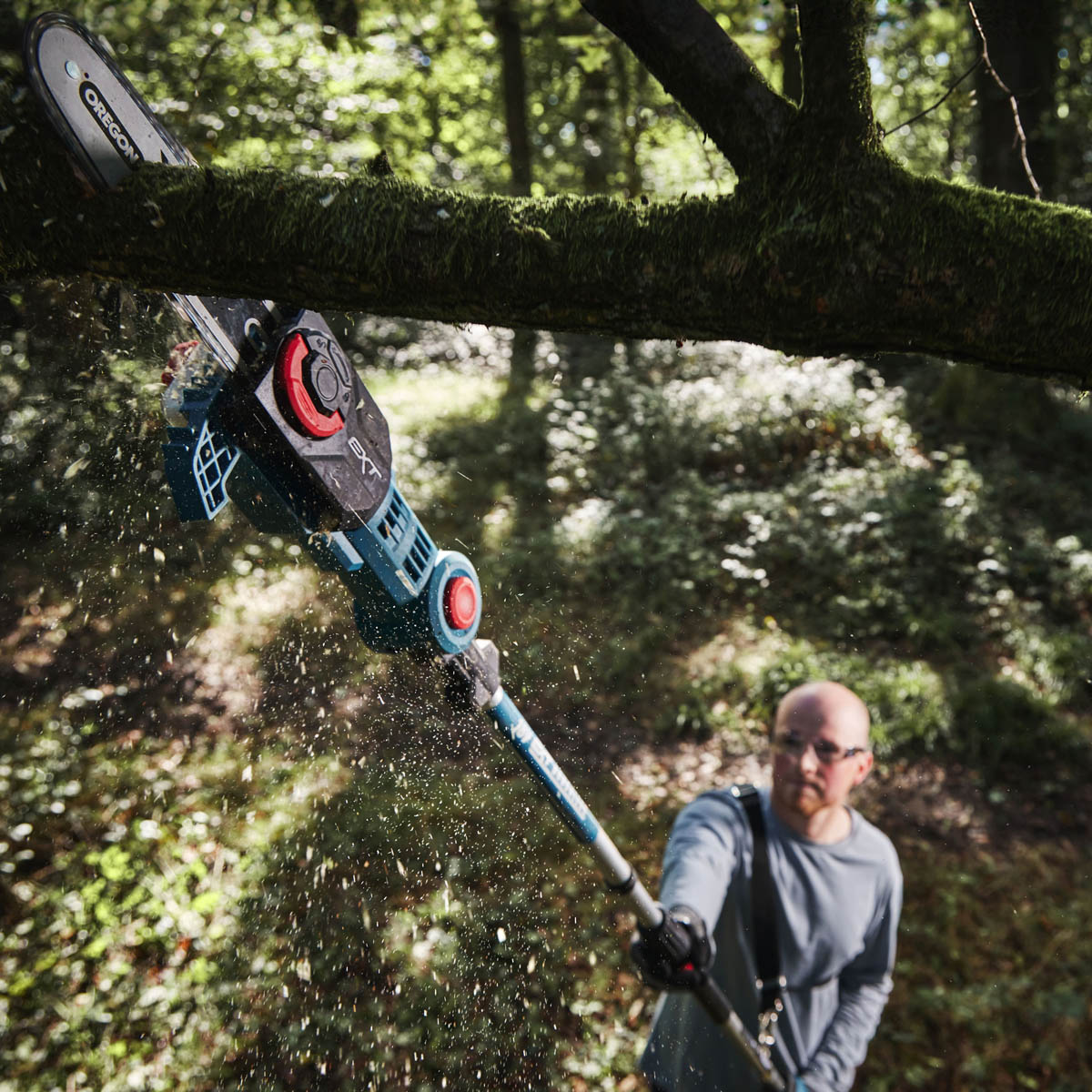Erbauer Pole Saw Cordless 18V 6.0/3.0Ah Li-Ion ERI1020PLS Garden Chainsaw - Image 9