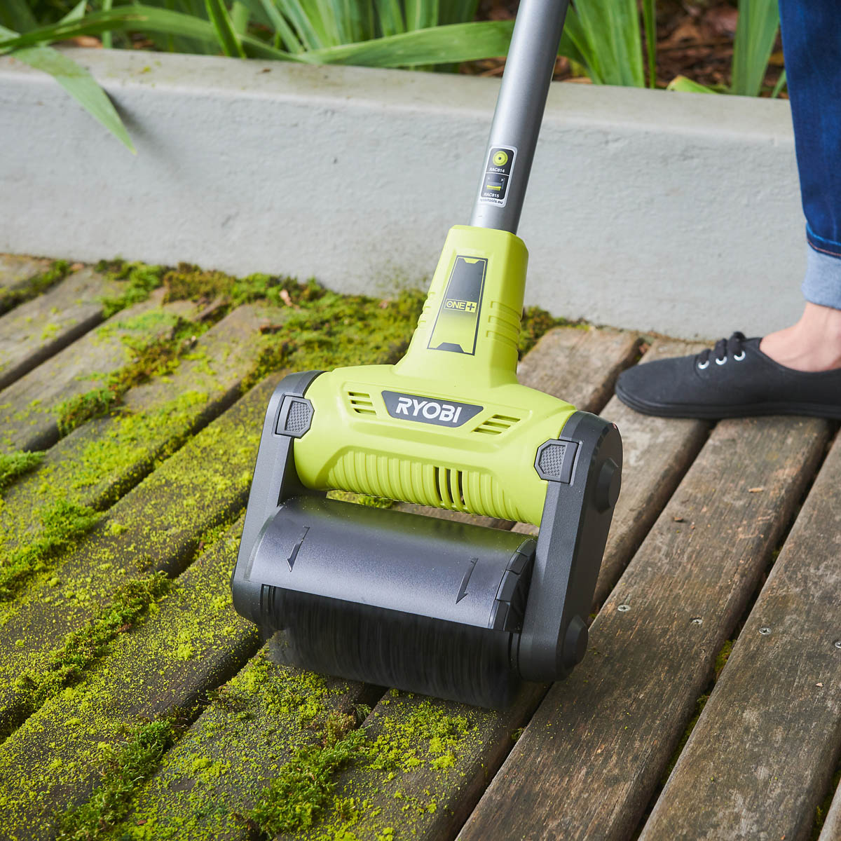 Ryobi Patio Cleaner Cordless Sweeper Garden Battery-Powered Telescopic Handle - Image 4