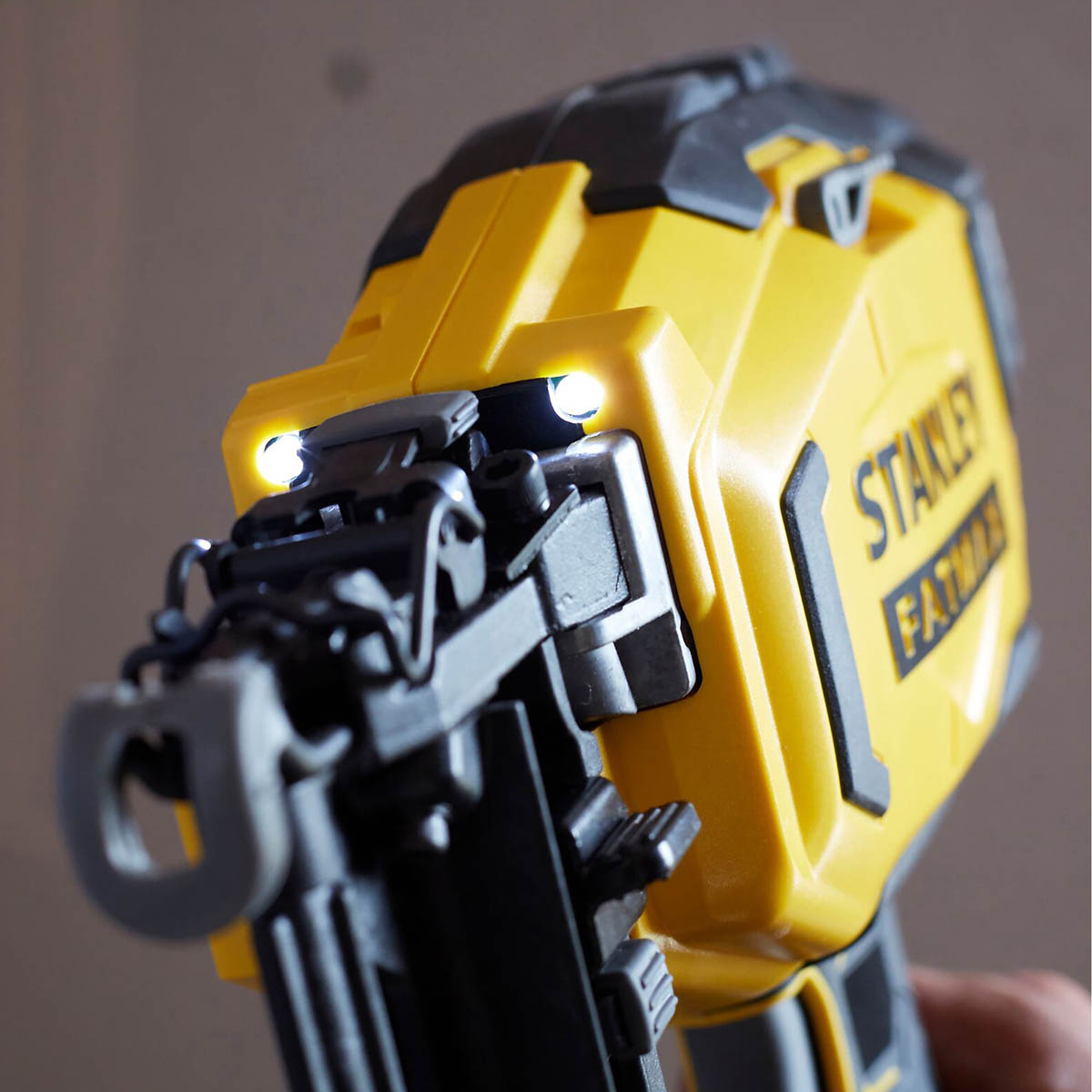 Stanley FatMax Nail Gun Second Fix Cordless 16 Gauge 18V 64mm 2 x 2Ah Li-ion - Image 4