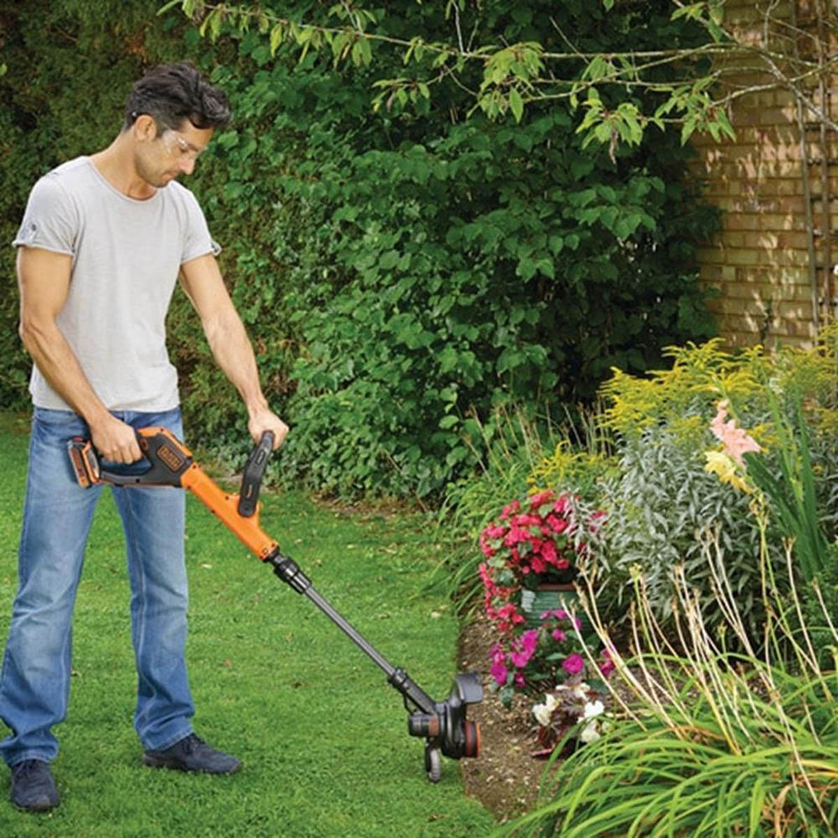 Black & Decker Grass Trimmer Cordless 28cm KS501 STC1820PC-GB 18V 2.0Ah Li-Ion - Image 2