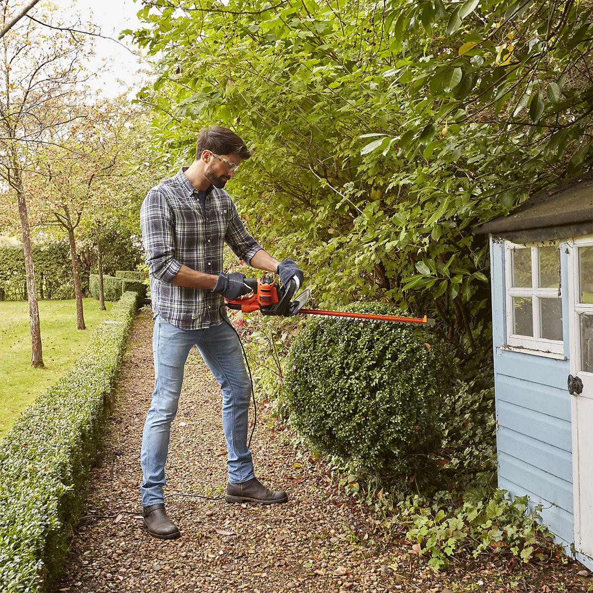 Black+Decker Hedge Trimmer Electric BEHTS401 550mm Cuts 35mm Branches 500W - Image 7