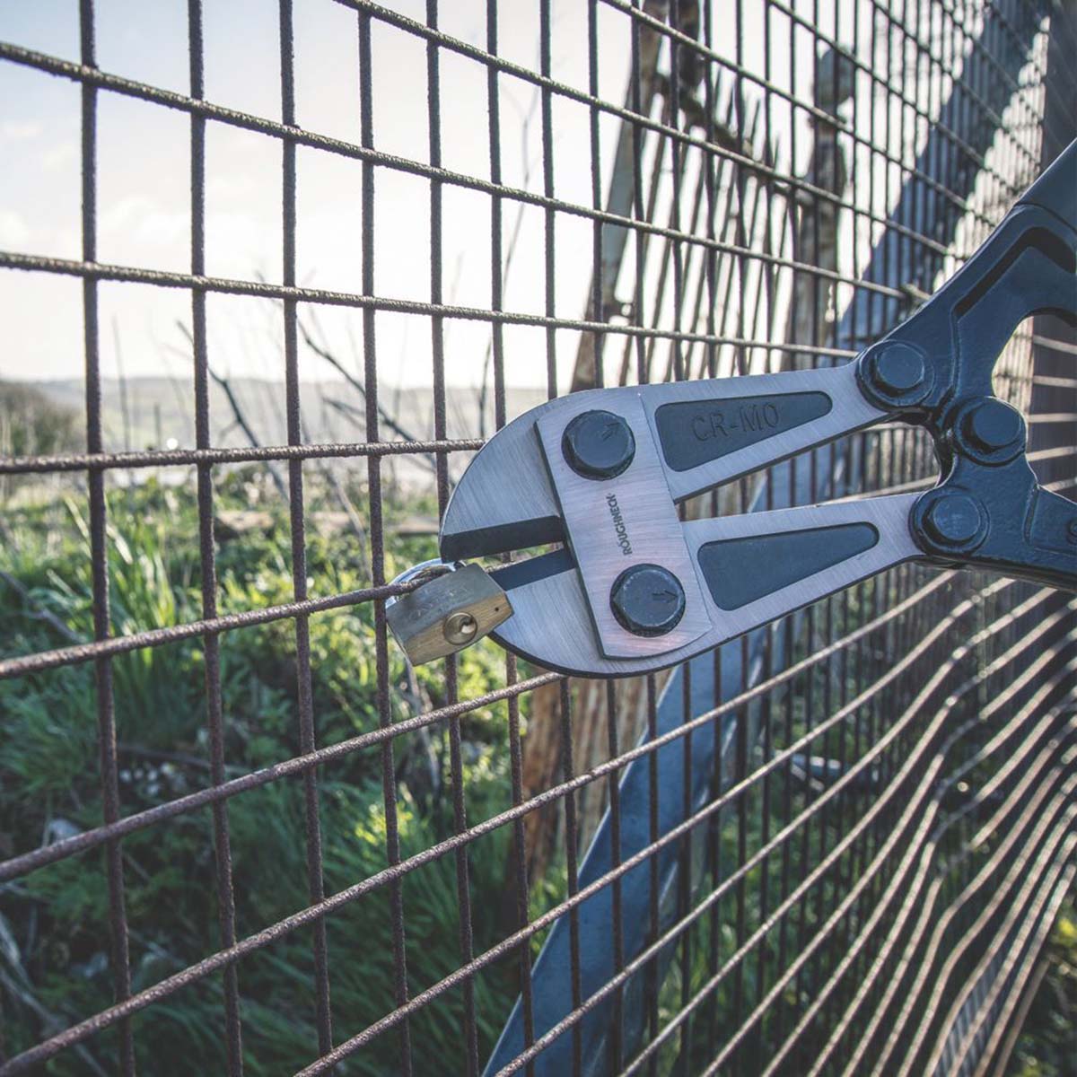 Roughneck Bolt Cutters Drop-Forged Heavy Duty Durable Ergonomic Handle 900mm - Image 4