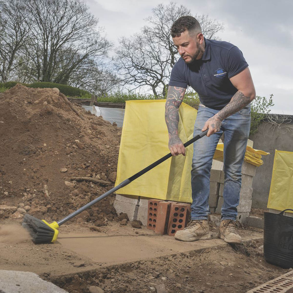 Red Gorilla Broom 18" (50cm) - Image 4