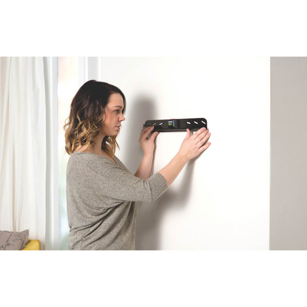 Sanus TV Wall Mount Fixed 22-50" Aluminium Steel Quick Release Integrated Level - Image 4