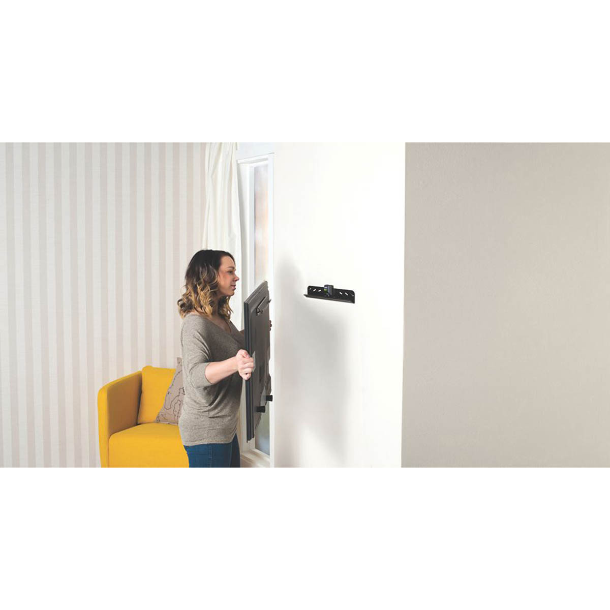 Sanus TV Wall Mount Fixed 22-50" Aluminium Steel Quick Release Integrated Level - Image 5