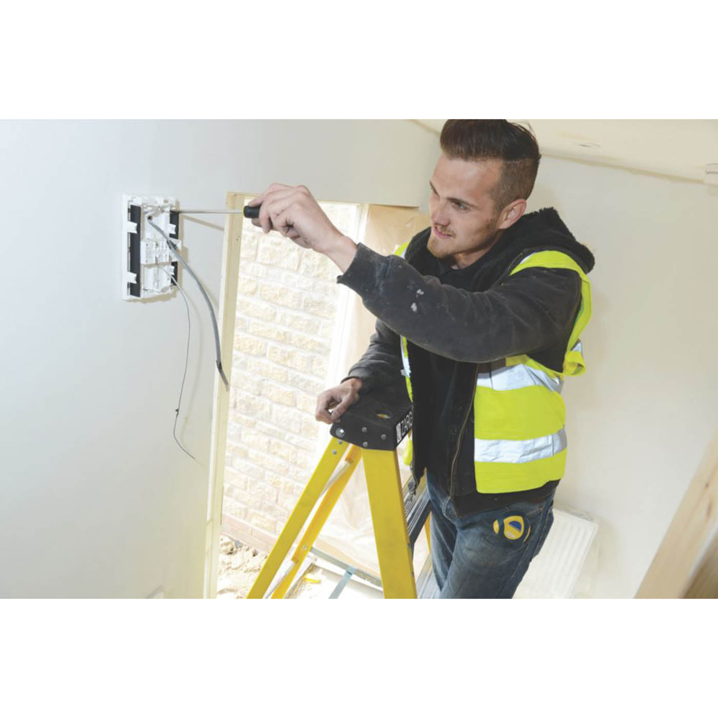 Zarges Step Ladder Fibreglass 1.05m 4 Step Swingback A Frame Up To 150kg - Image 5