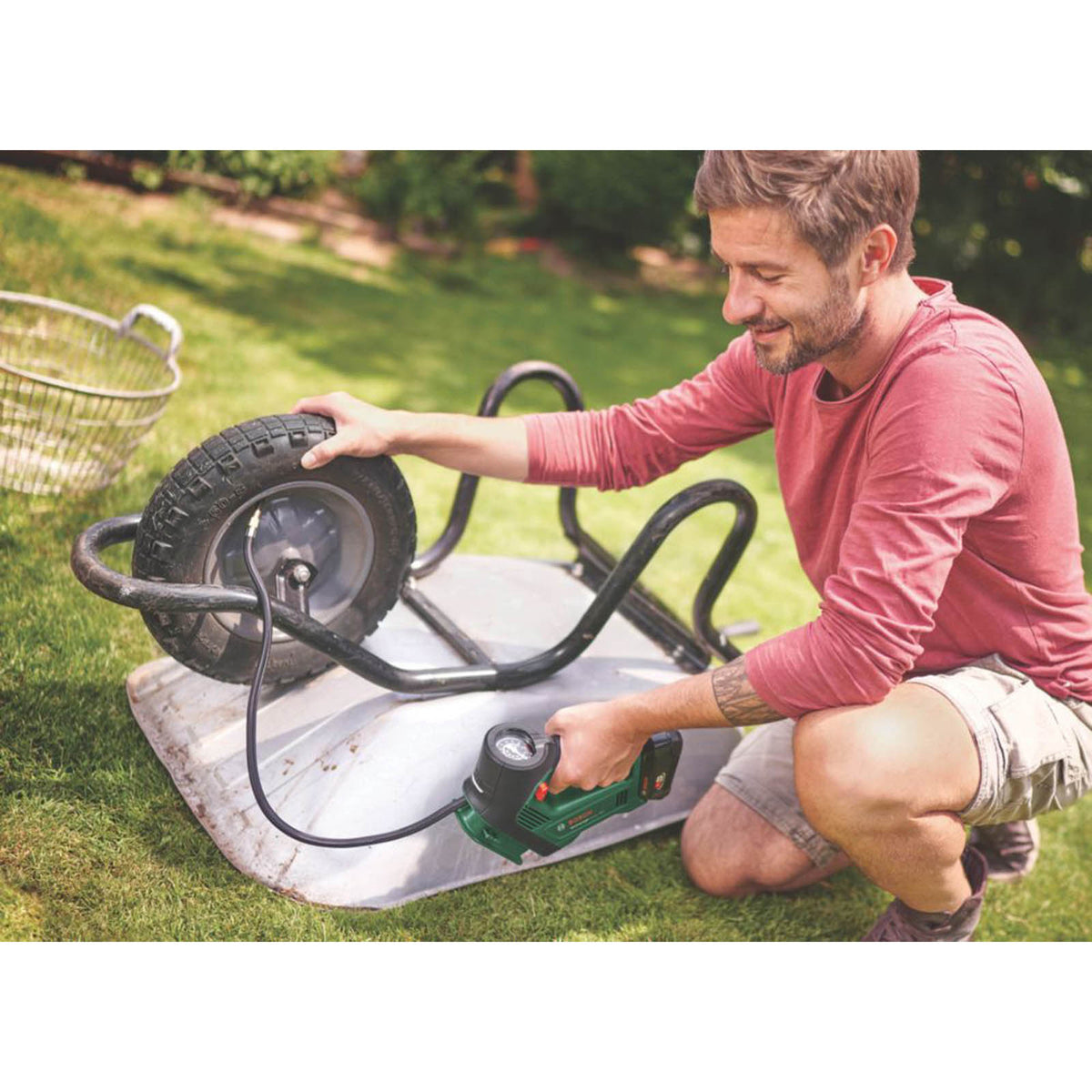 Bosch Inflator Pump Cordless 18V Li-Ion UniversalPump Car Bike Tyre Body Only - Image 2