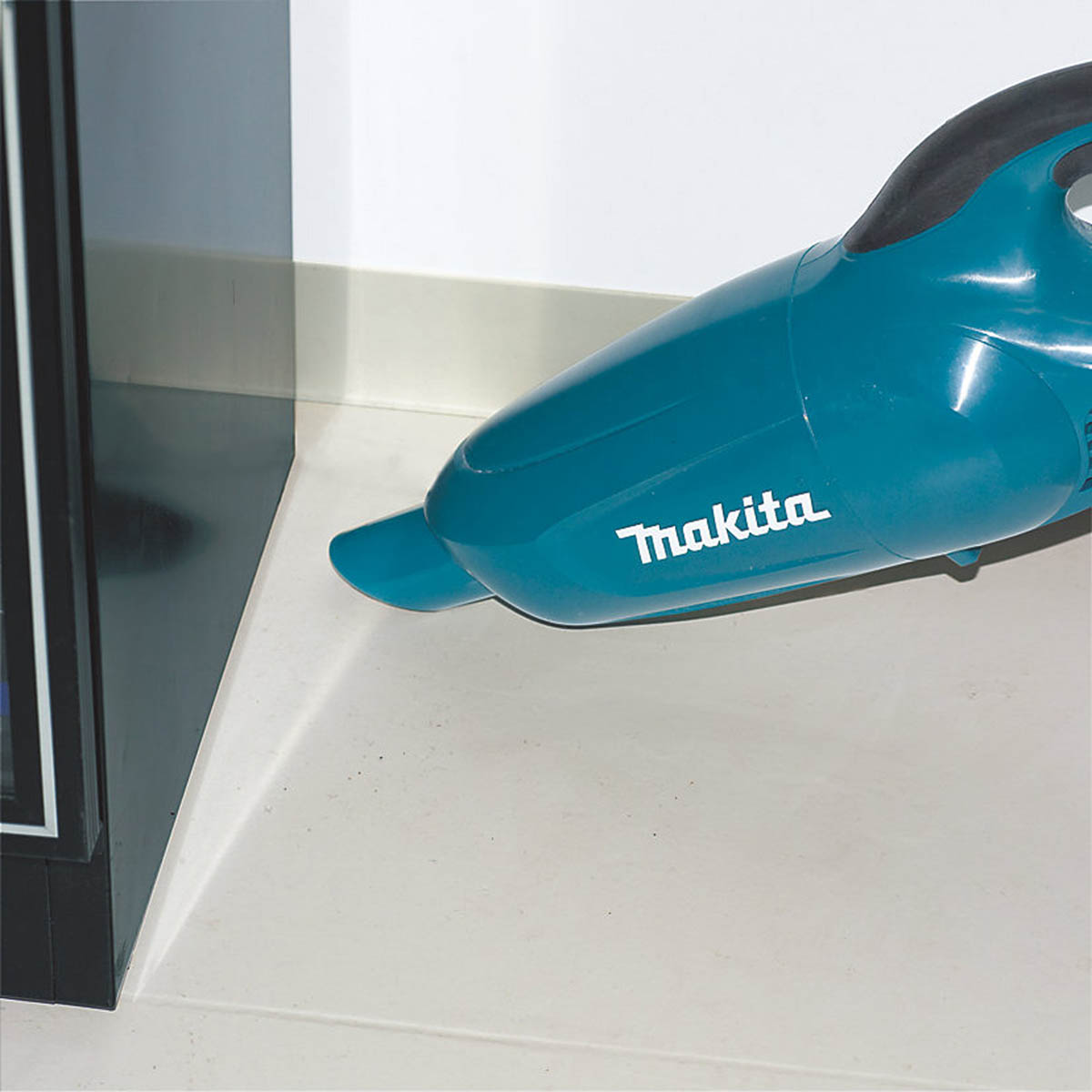 Makita Vacuum Cleaner Cordless 18V Li-Ion DCL180Z Stick Handheld 0.65L Body Only - Image 4