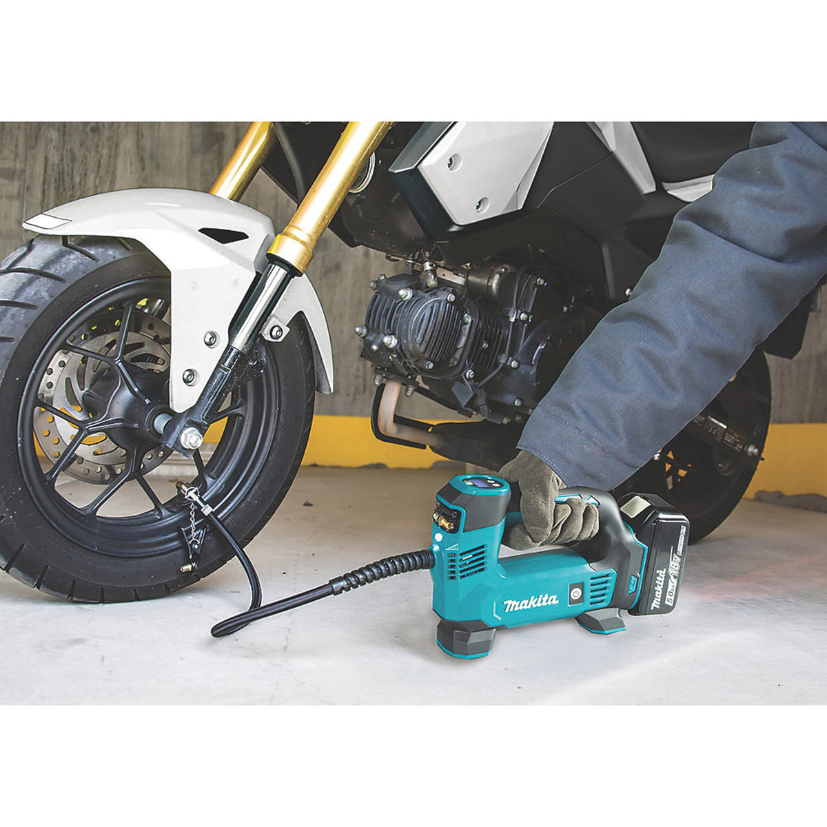 Makita Car Tyre Inflator Cordless 18V Li-Ion DMP180Z Air Compressor Body Only - Image 4