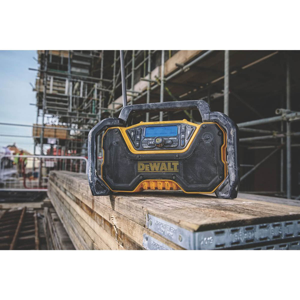 DeWalt Job Site Radio Cordless/Electric 12/18V DCR029-GB Bluetooth Indoor DAB/FM - Image 4