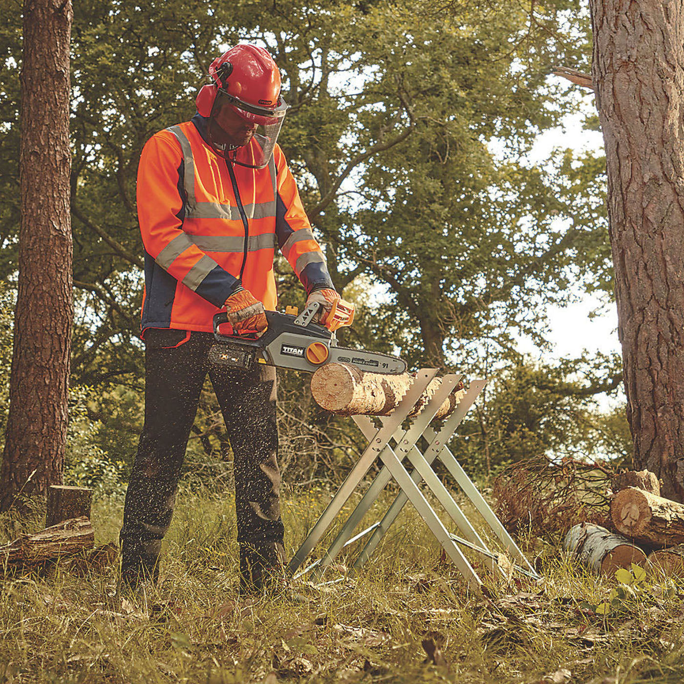 Titan Chainsaw Cordless 18V 5.0Ah Li-Ion TTI932CHN 25cm Garden Wood Cutter - Image 6