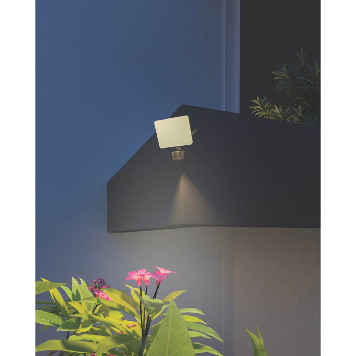 Calex Outdoor Floodlight LED Smart Frameless Black PIR Sensor Tilting 24W - Image 6