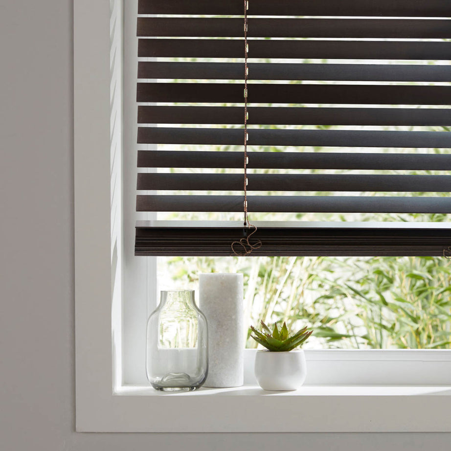 Cana Dark brown Basswood Venetian Blind (W)120cm (L)180cm - Image 1
