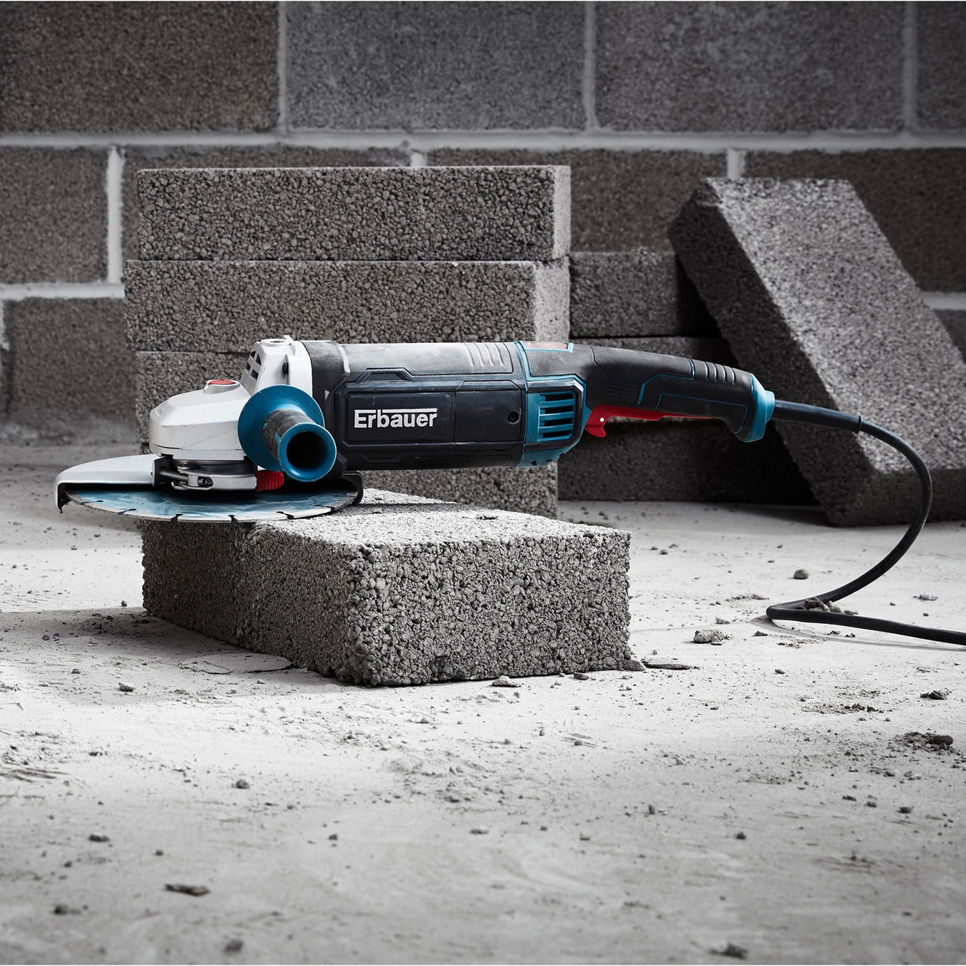Erbauer Angle Grinder Electric EAG2200 230mm Soft Grip Compact Soft Start 2200W - Image 2
