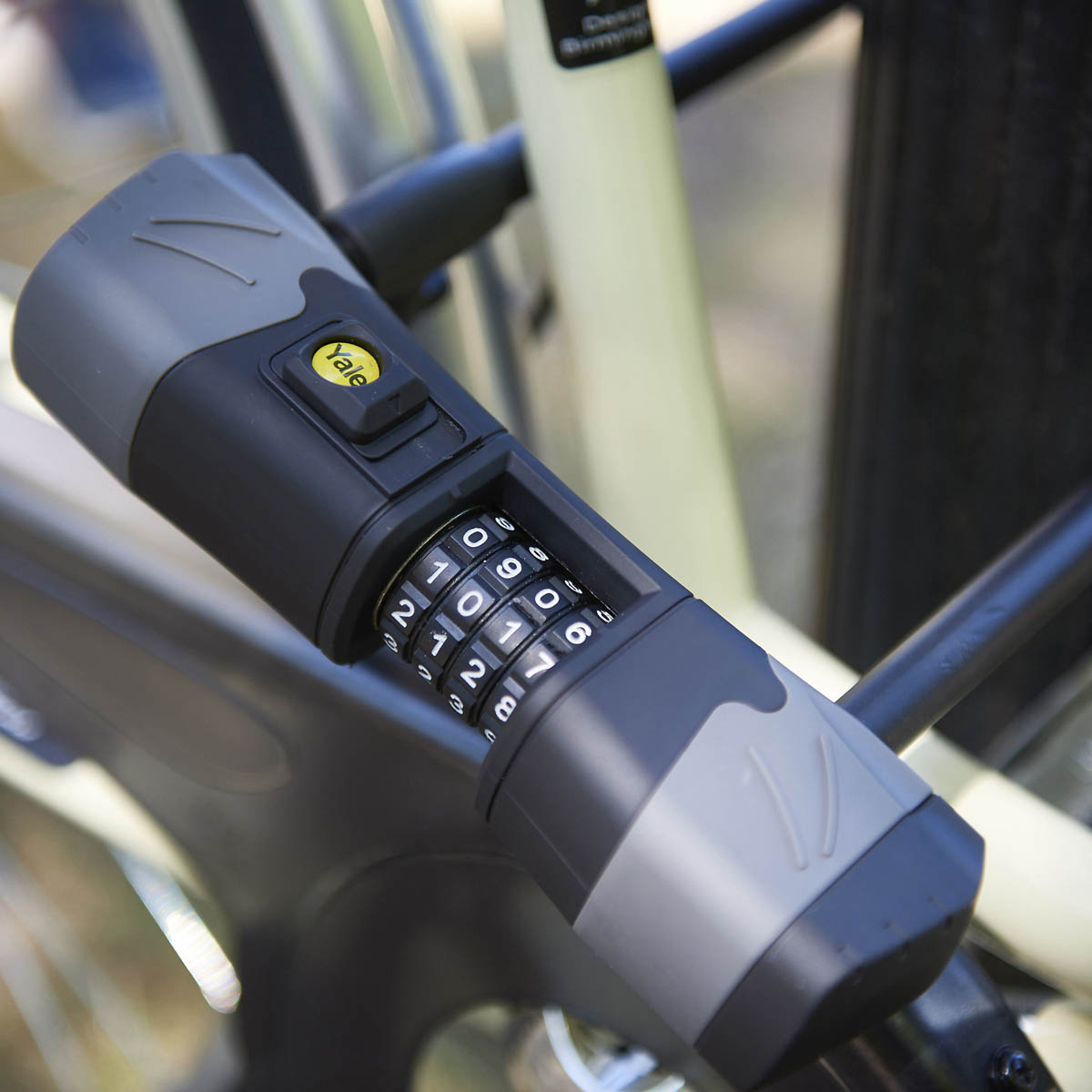 Yale Combination Lock 4 Digits Bike Security Black Hardened Steel (W)36mm - Image 3
