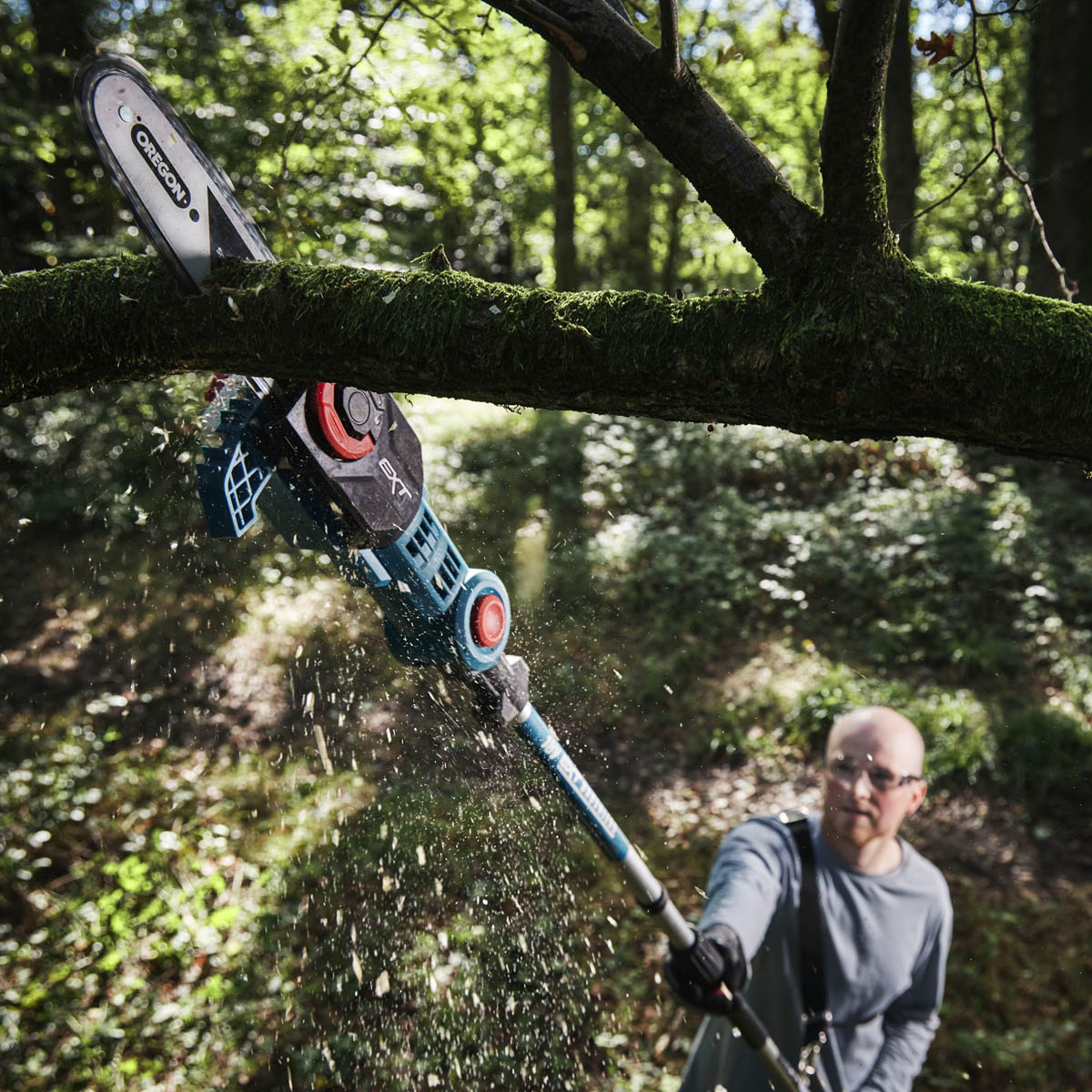 Erbauer Pole Saw Cordless 18V 6.0/3.0Ah Li-Ion ERI1020PLS Garden Chainsaw - Image 8