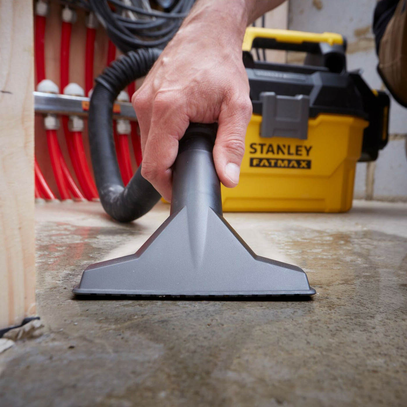 Stanley FatMax Cordless Wet and Dry Vacuum 7.5L SFMCV002B-XJ Body Only - Image 5