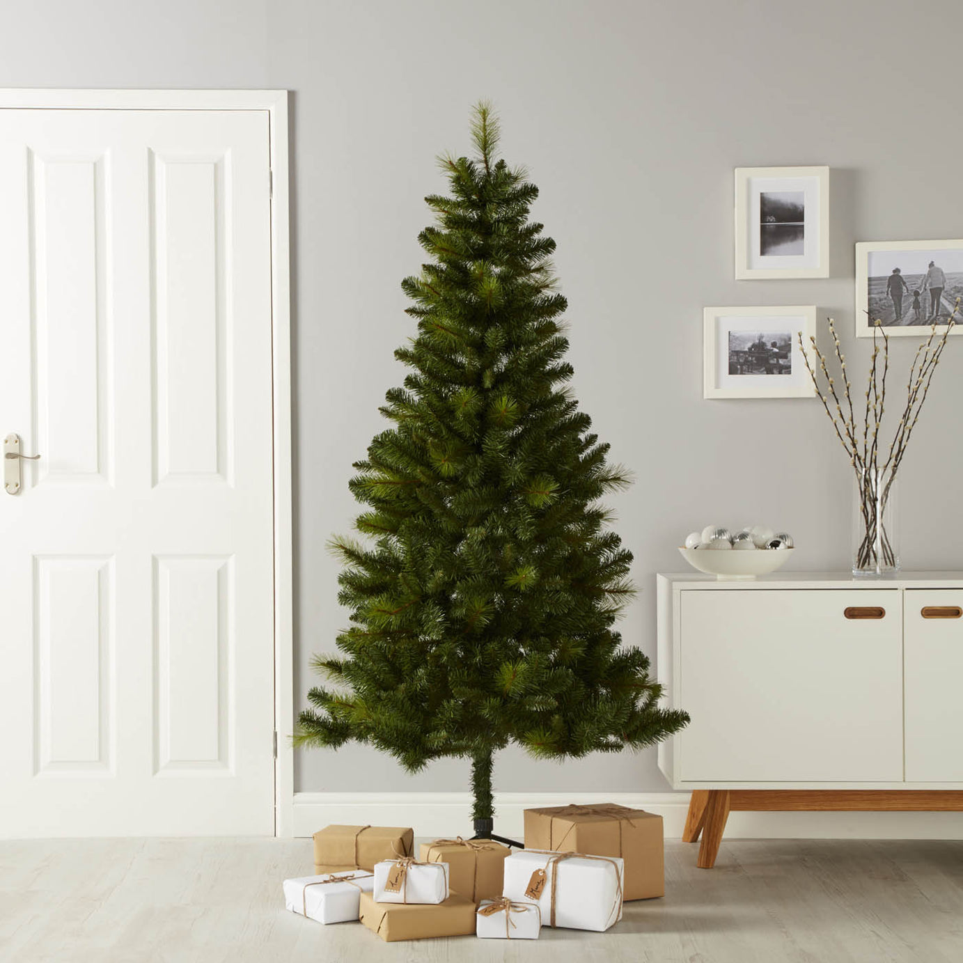 984 Artificial Christmas Tree 6ft Full Green Natural Effect Hooked Branches - Image 1