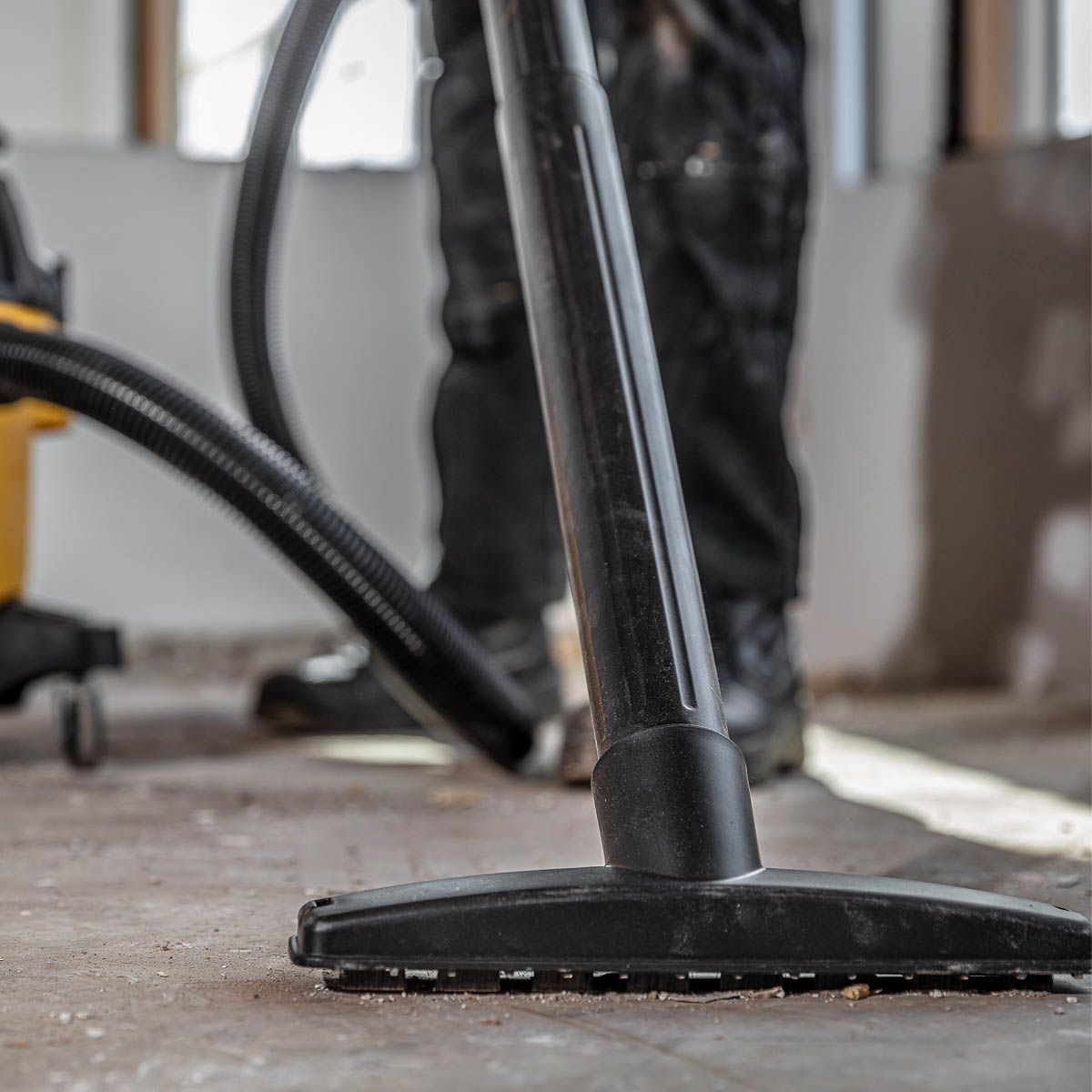 DeWalt Wet Dry Vacuum Cleaner DXV20PC Wheeled 1050W Heavy Duty Durable 20L - Image 5