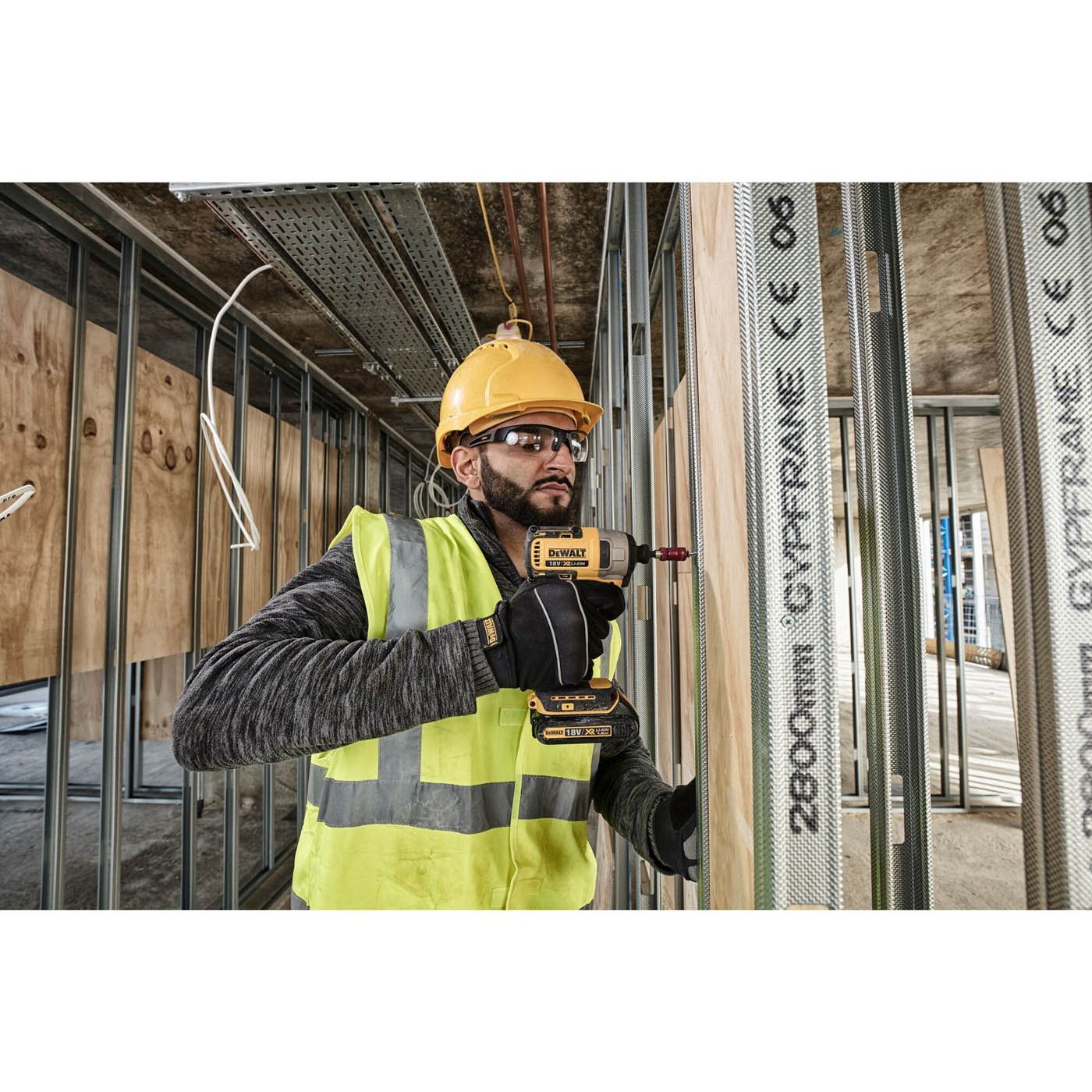 DeWalt Cordless Combi Drill & Impact Driver 18V Li-ion XR 2 x2Ah DCK2060D2T-BQGB - Image 5