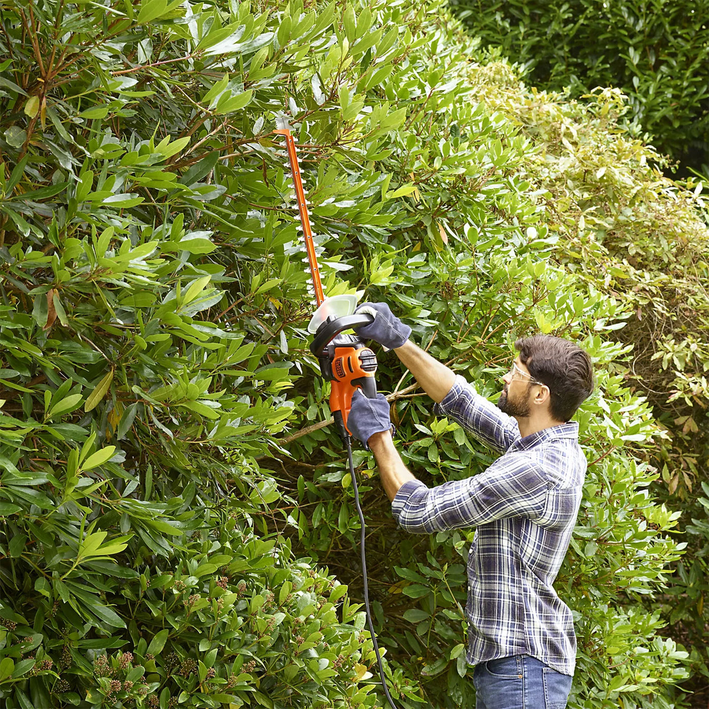 Black+Decker Hedge Trimmer Electric BEHTS401 550mm Cuts 35mm Branches 500W - Image 6