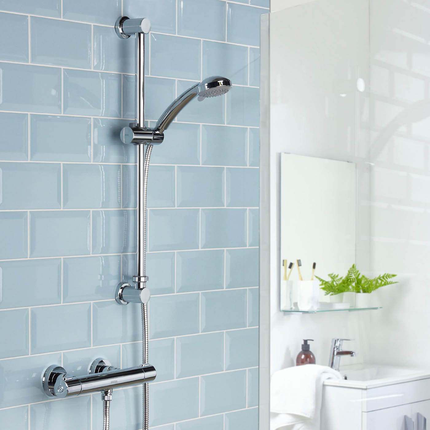 Bristan Frenzy Chrome effect Rear fed Thermostatic Mixer Shower & 1.5m hose length - Image 7