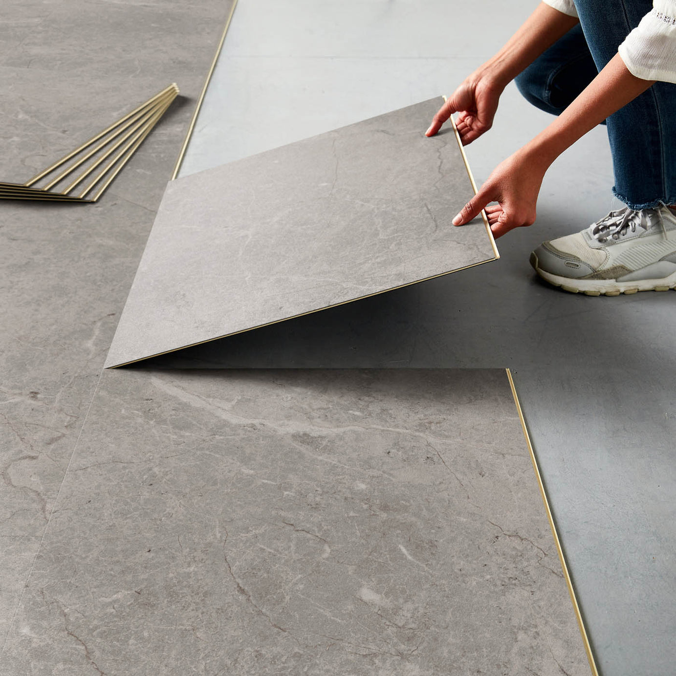 Palio by Karndean Grey Calacatta Marble effect Embossed vinyl click Tile, 2.74m² - Image 5