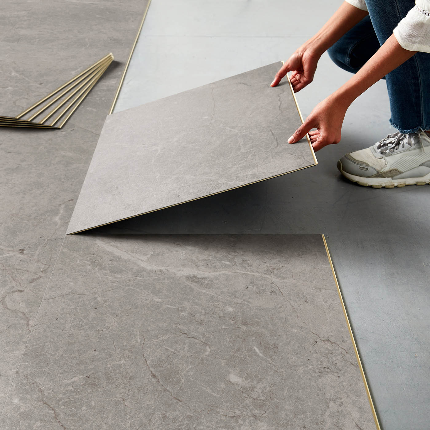 Palio by Karndean Grey Calacatta Marble effect Embossed vinyl click Tile, 2.74m² - Image 5