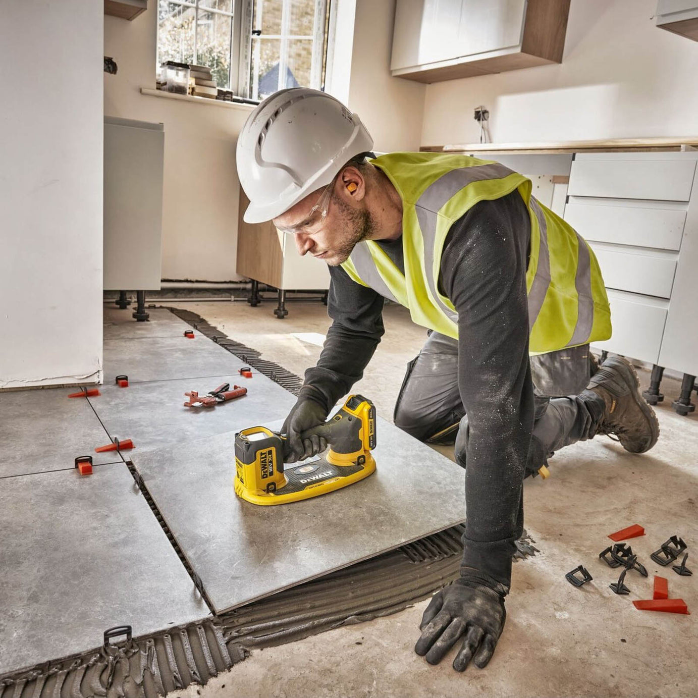 DeWalt Grabo 18V XR Bare Suction lifter with 1 pad - DCE590N-XJ - Image 7