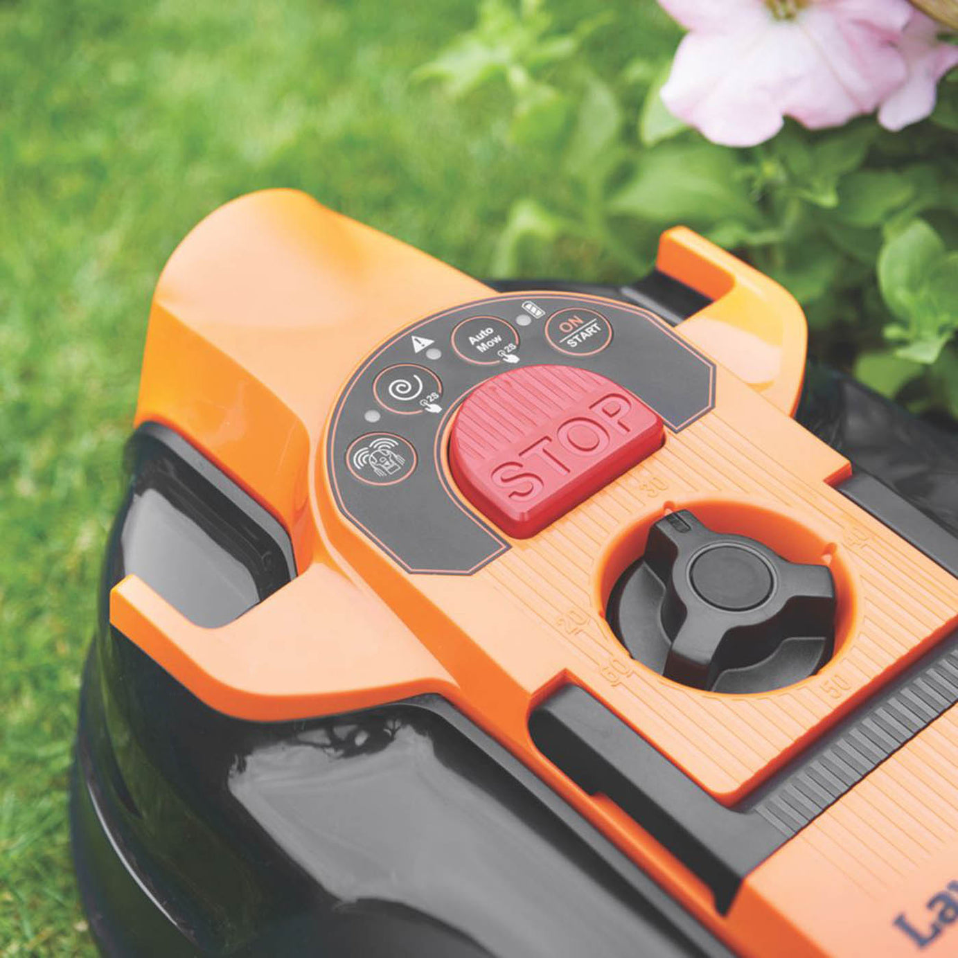 LawnMaster Robotic Lawn Mower Cordless 24V 4.0Ah OcuMow16 Drop And Mow Cutter - Image 6