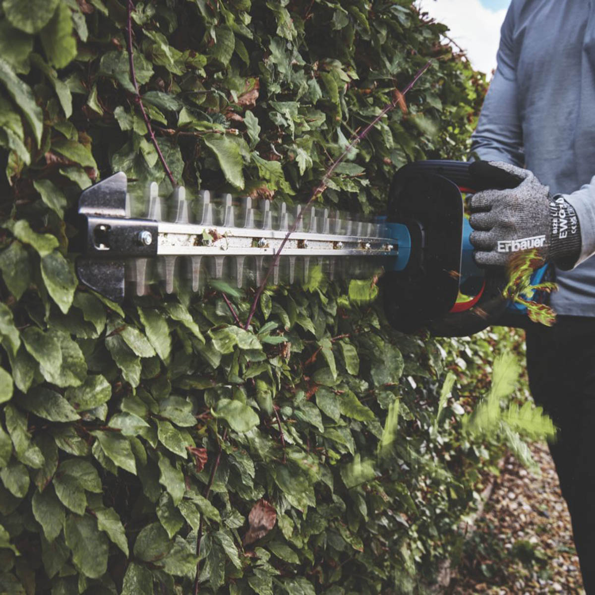 Erbauer Hedge Trimmer Cordless ERI1024GHT 55cm 18/36V 1 x 3.0/6.0Ah Li-Ion EXT - Image 4