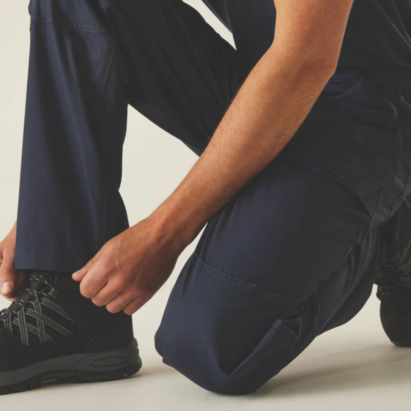 Regatta Work Trousers Mens New Action Regular Fit Navy Multi Pockets 42W 31L - Image 4