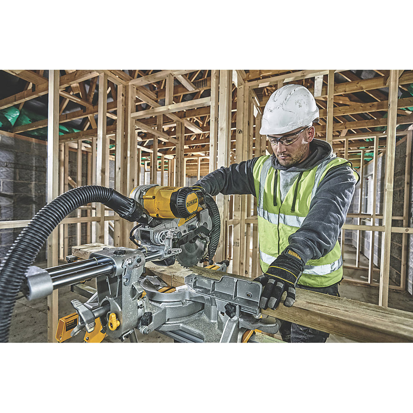 DeWalt Electric Mitre Saw Double-Bevel Sliding Brushed DWS727GB 250mm 240V 1675W - Image 4
