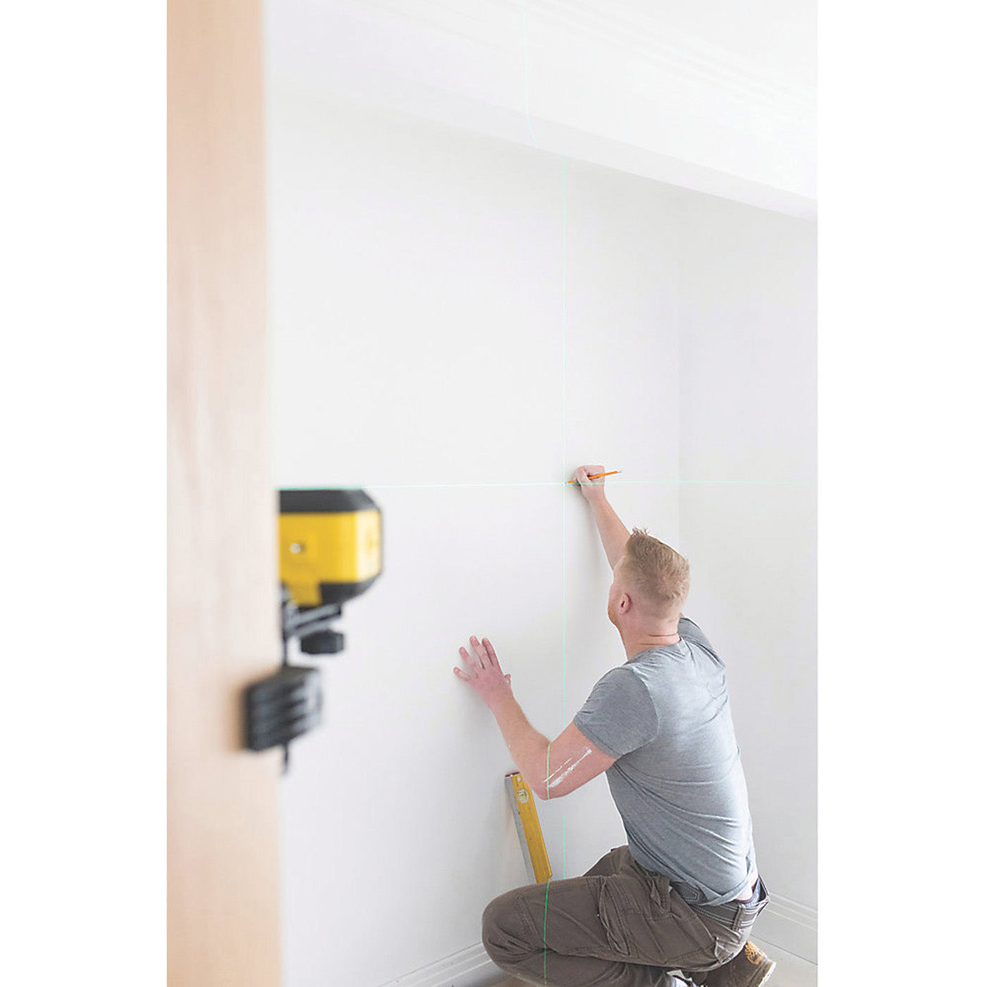 Stanley Cross Line Laser Level STHT77499-1 Green Self Levelling Compact - Image 3