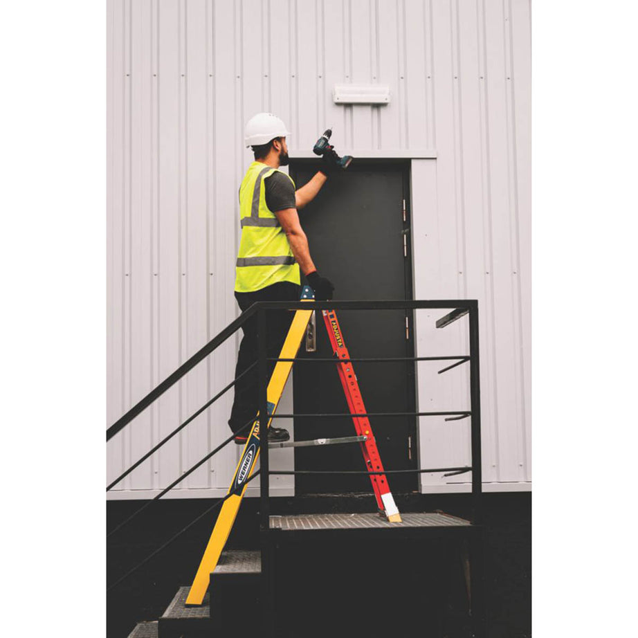 Werner Step Ladder 1.67m Fibreglass Swingback 6 Step Heavy Duty Ergonomic - Image 4