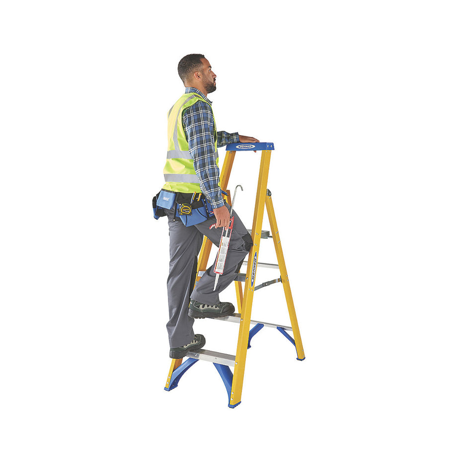 Werner Fibreglass Stepladder 4 Tread Platform Slip Resistant Flat Treads 0.93m - Image 5