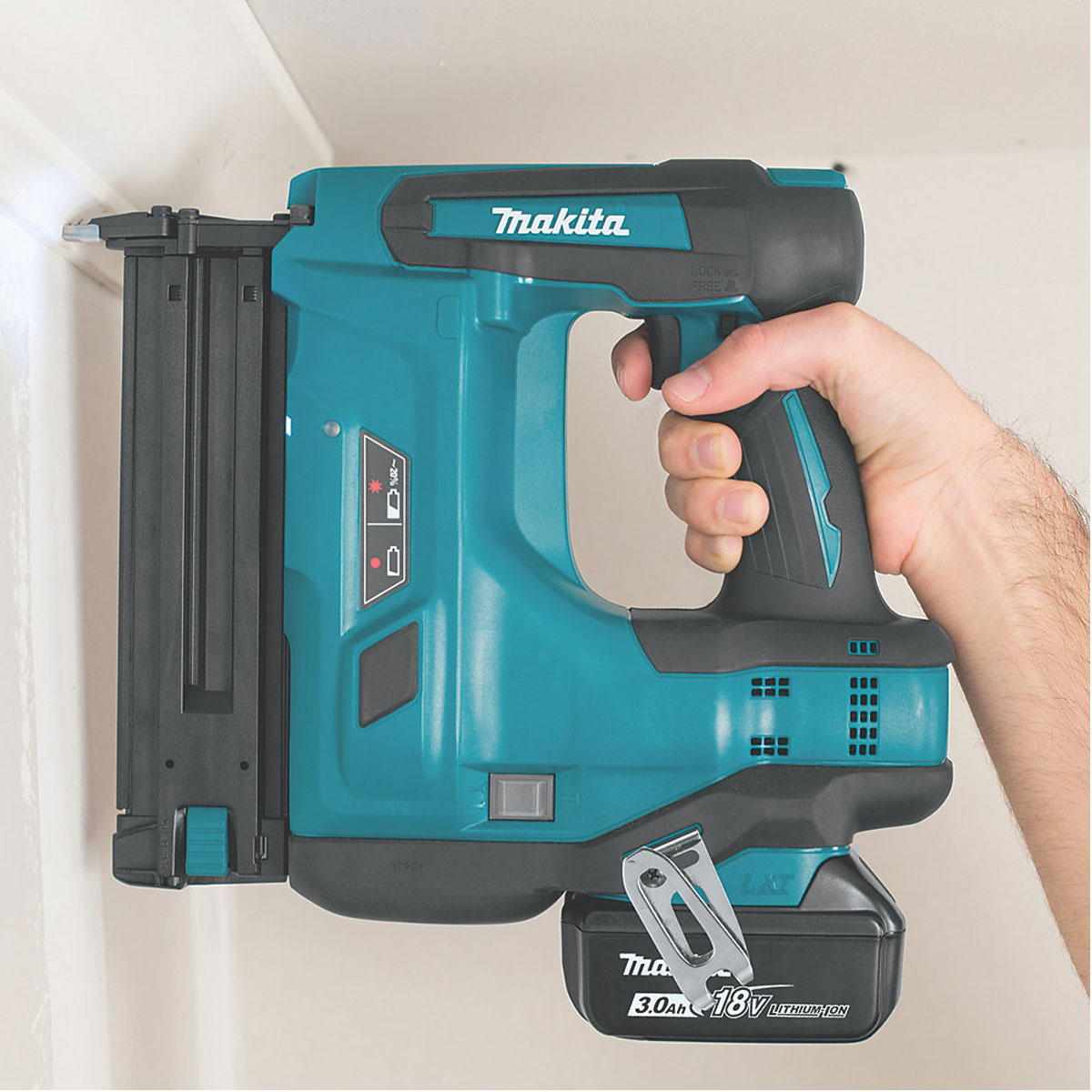 Makita Nail Gun Cordless 18V Li-Ion DBN500ZJ Second Fix Brads Straight Body Only - Image 3