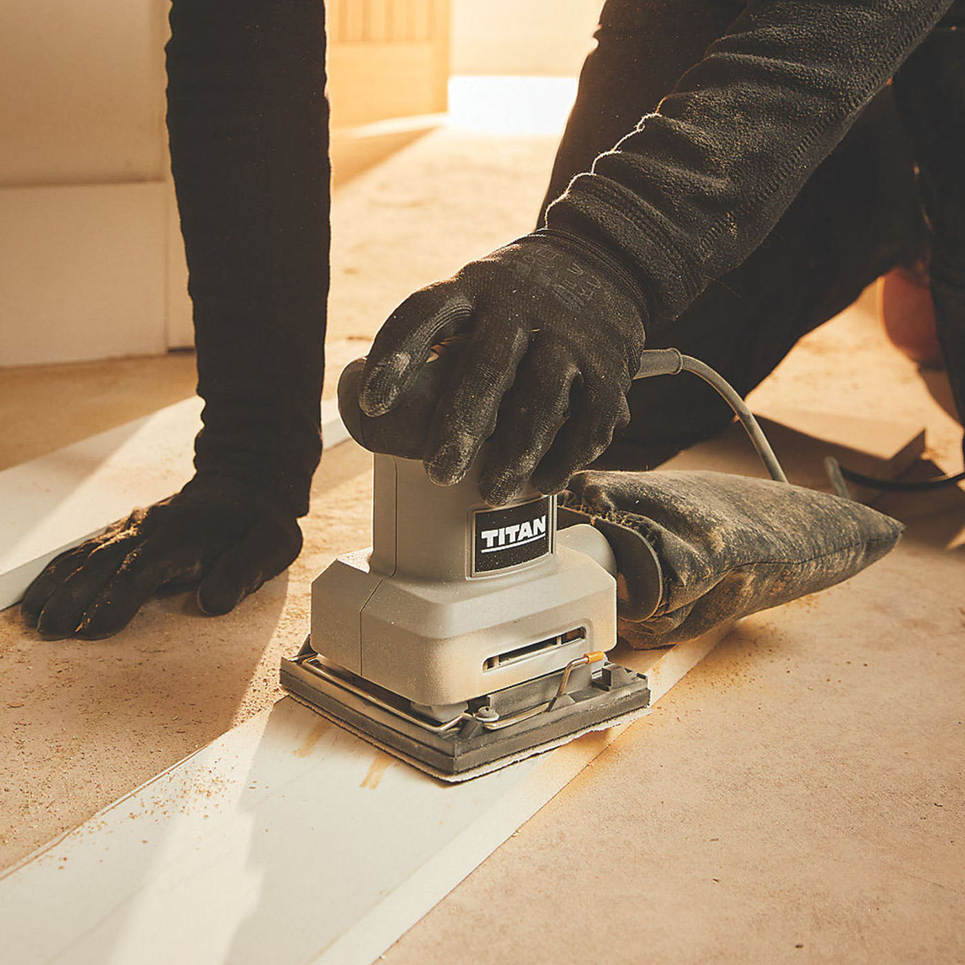 Titan Sheet Sander Electric TTB891SDR Soft Grip 1/4 Compact Hook And Loop 220W - Image 3