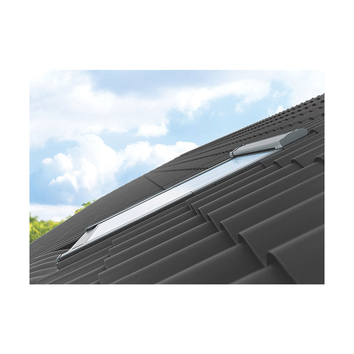 Keylite Centre Pivot Roof Window T01 Manual White Painted Timber Clear 550x780mm - Image 4