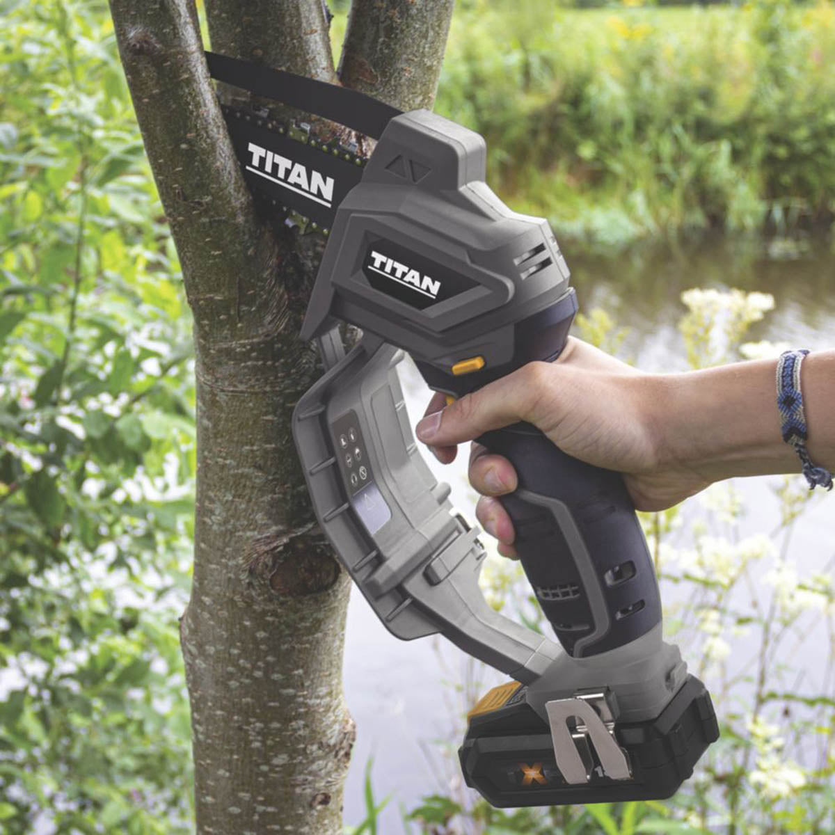 Titan Mini Chainsaw Cordless 18V 2.0Ah Li-Ion Compact 15cm Garden Wood Cutter - Image 3