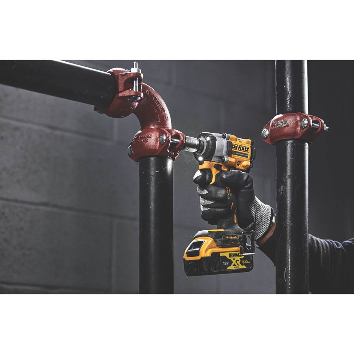DeWalt  Impact Wrench Cordless 18V Li-Ion DCF921N-XJ Brushless Compact Body Only - Image 3