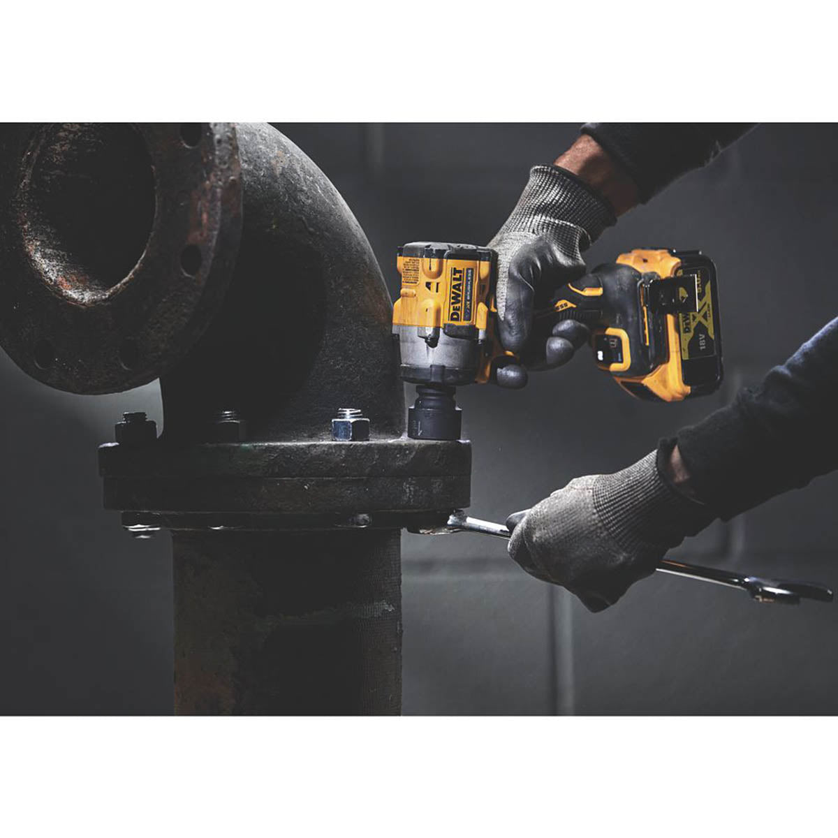 DeWalt  Impact Wrench Cordless 18V Li-Ion DCF921N-XJ Brushless Compact Body Only - Image 4
