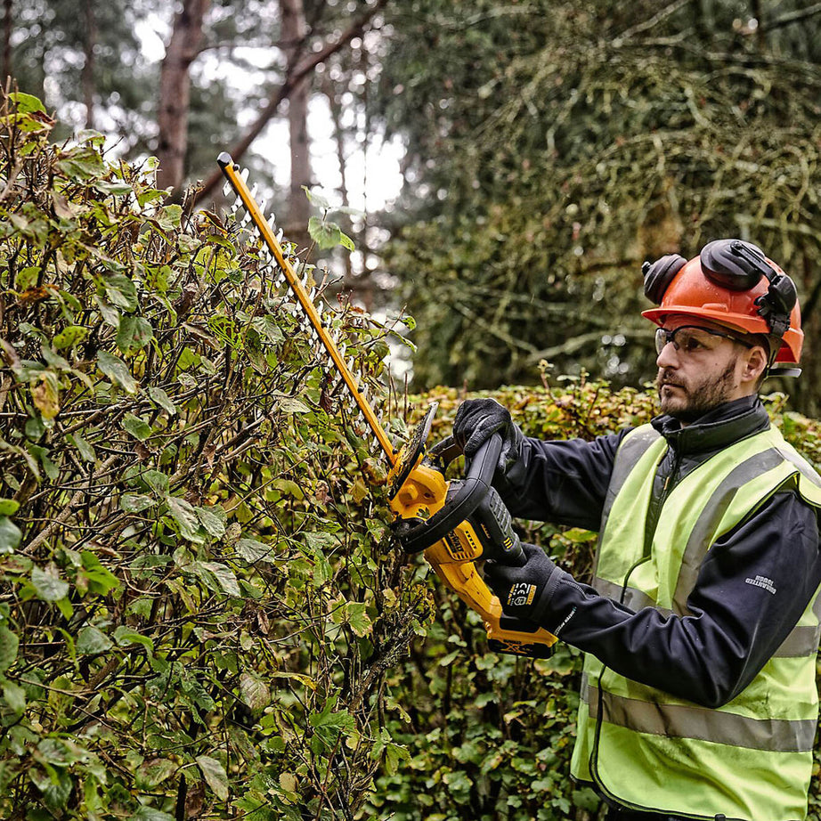 DeWalt Hedge Trimmer Cordless DCMHT563P1-GB 550mm 18V 1 x 5Ah Li-ion XR - Image 2