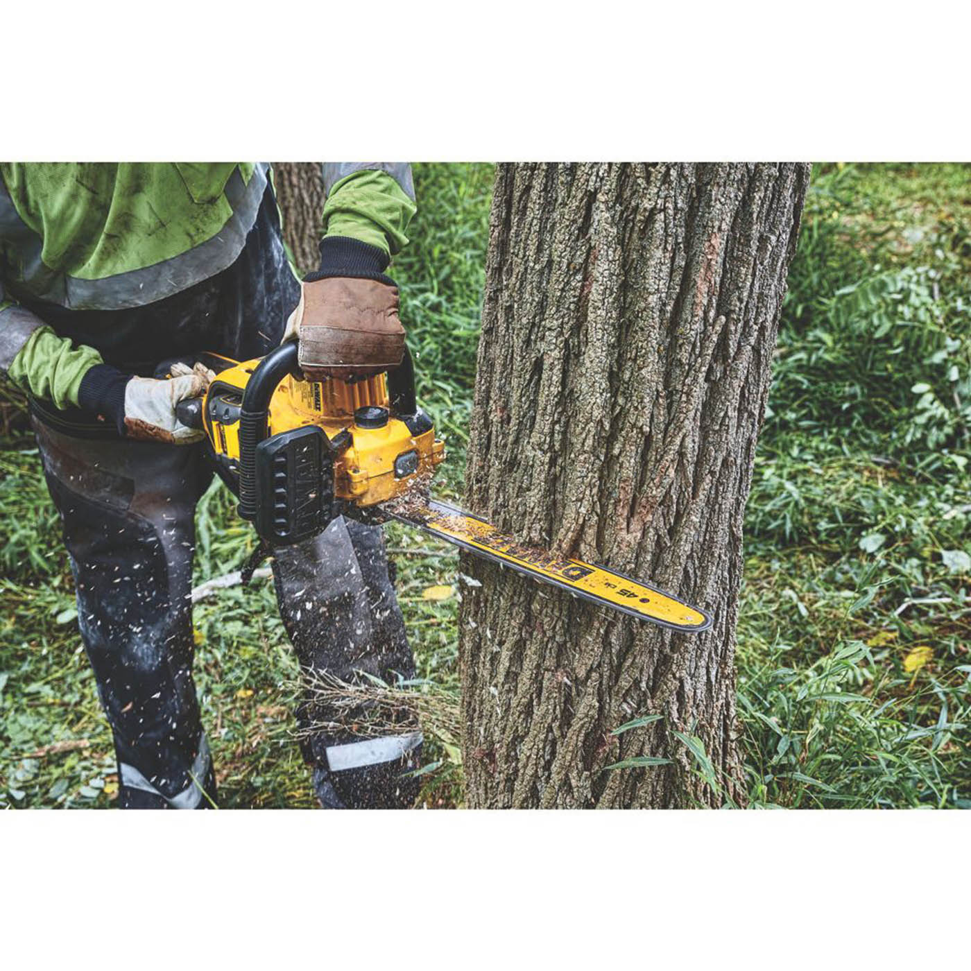 DEWALT DCMCS574X1-GB 54V 1 x 9Ah Li-Ion XR FlexVolt Brushless Cordless 45cm Chainsaw - Image 4