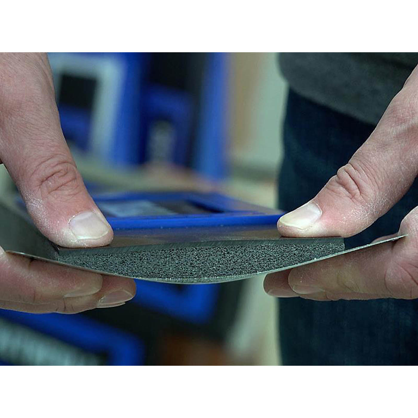 Faithfull Trowel With Foam 8in FAIPFLEX18S Stainless Steel Lightweight - Image 2