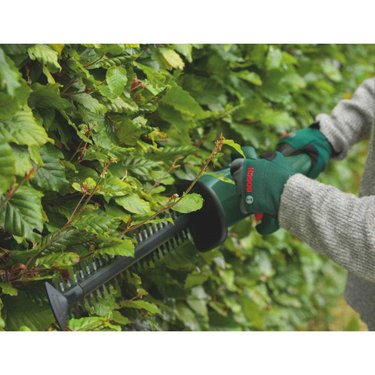 Bosch Hedge Trimmer Cordless 18V Li-Ion EasyHedgeCut 52cm Garden Body Only - Image 6