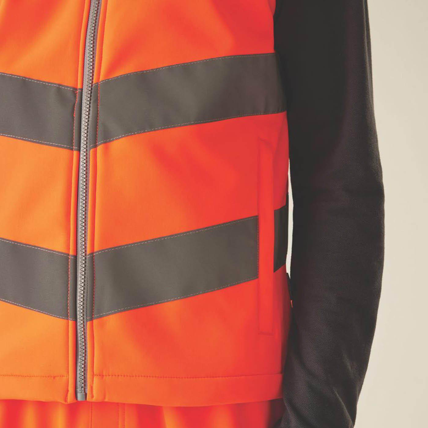 Regatta Hi-Vis Pro Contract Ablaze Softshell Bodywarmer Orange 3X Large 56.3" Chest - Image 3